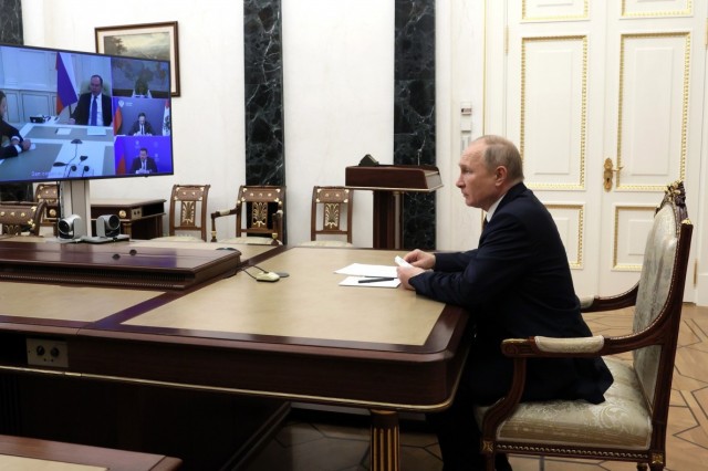 Владимир Путин анонсировал значительное увеличение МРОТ