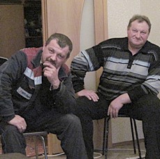 На снимке слева направо: председатель профорганизации ООО `Аган-Транс` Василенко Виктор Николаевич и председатель профорганизации ООО `ИНА-Нефтетранс` Настюк Юрий Васильевич